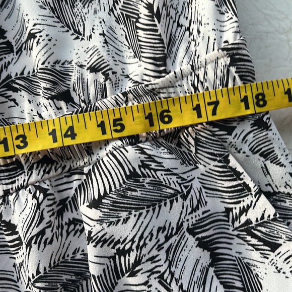 NWT Banana Republic palm leaf jumpsuit - Picture 13 of 14